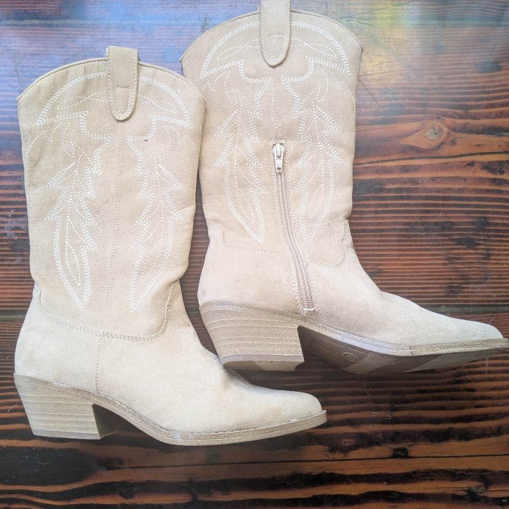 No Boundaries Beige Western Cowboy Boots Size 6